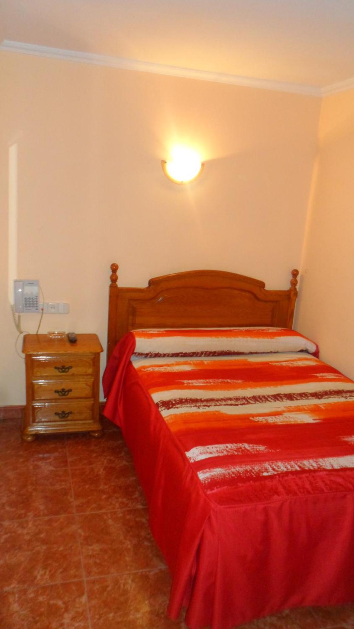 Hostal La Nava Madrid Exterior photo
