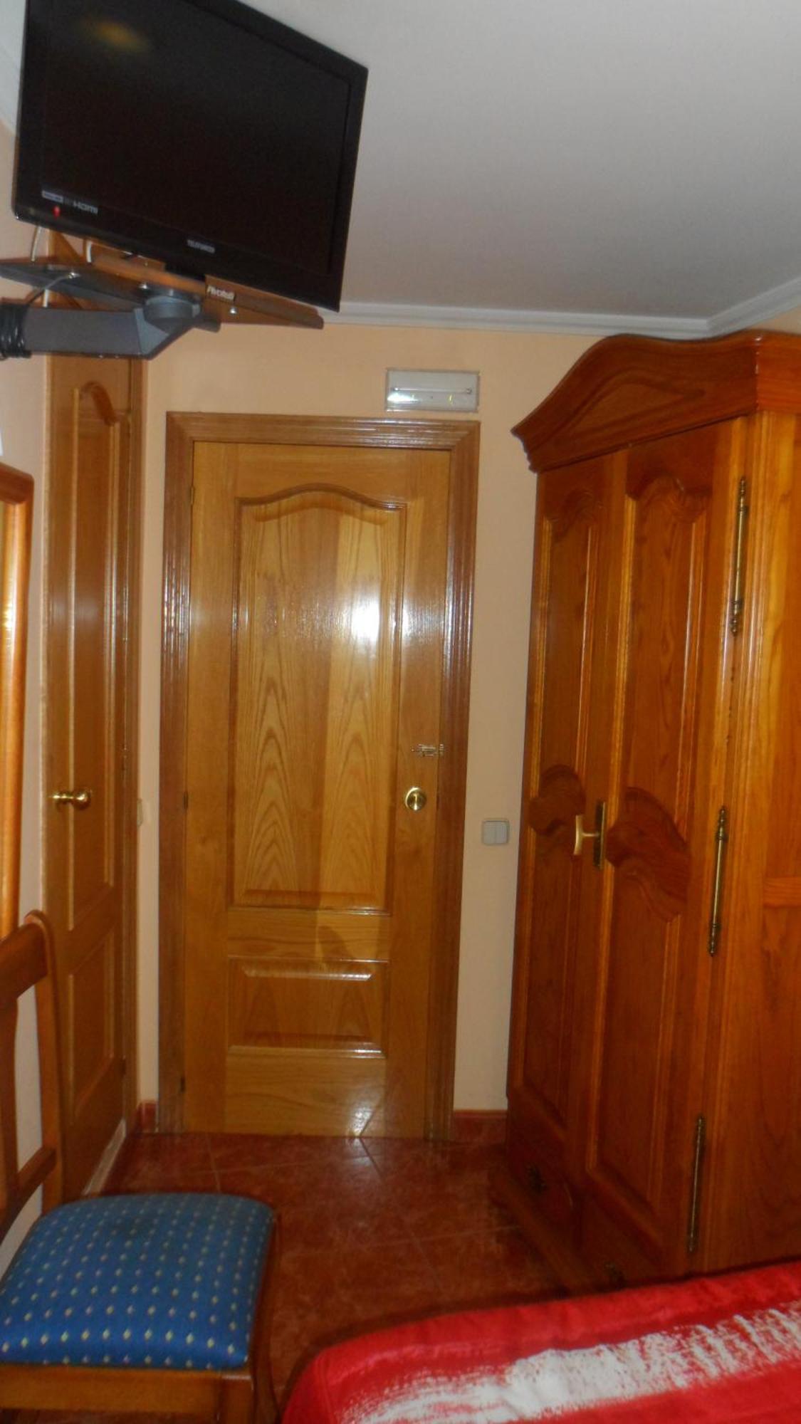 Hostal La Nava Madrid Exterior photo