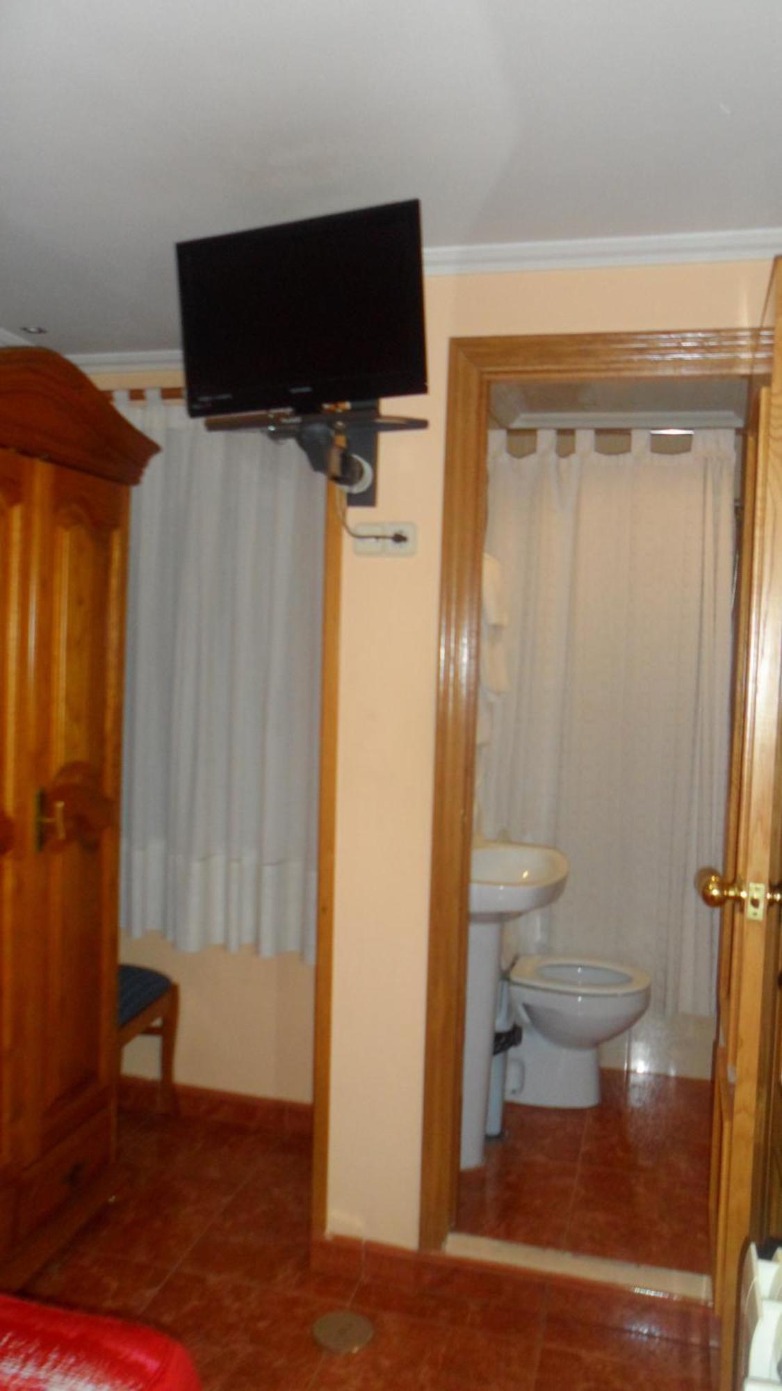 Hostal La Nava Madrid Exterior photo