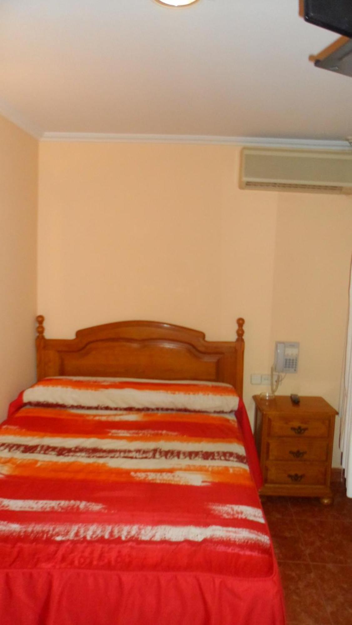 Hostal La Nava Madrid Exterior photo