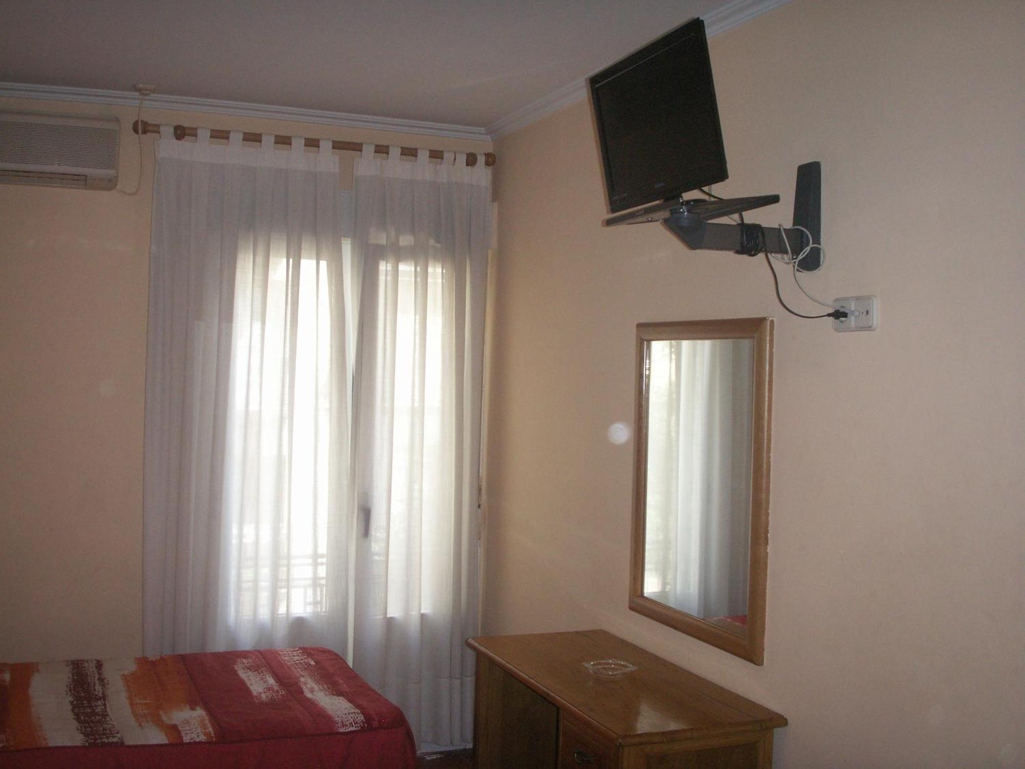 Hostal La Nava Madrid Exterior photo