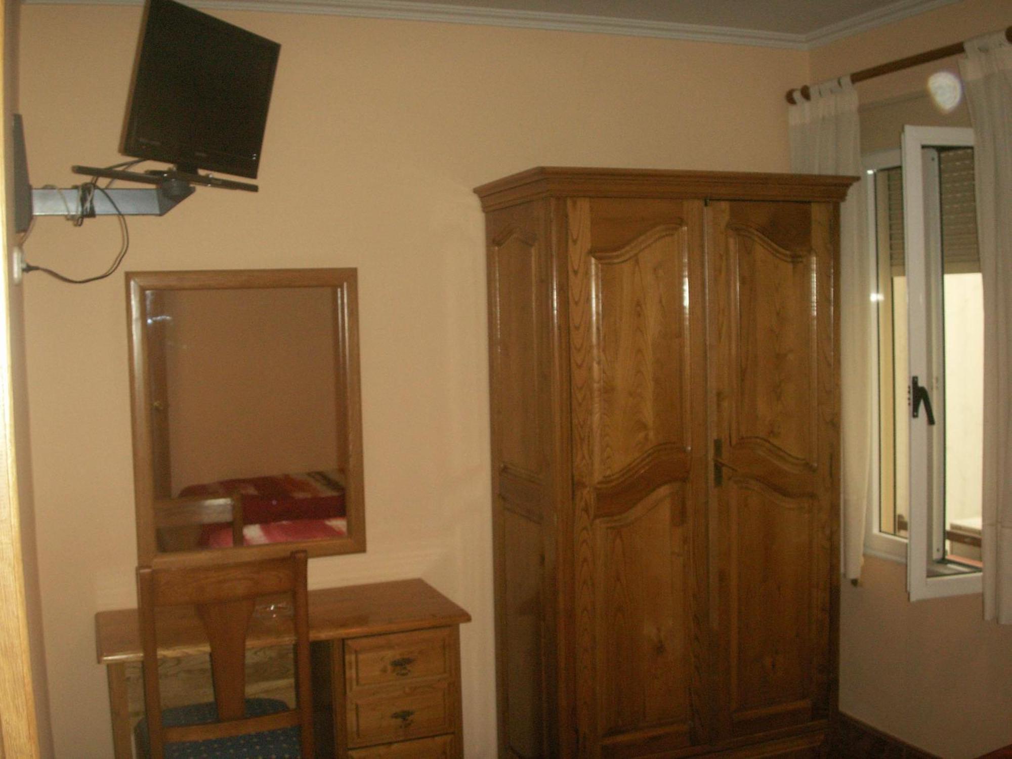 Hostal La Nava Madrid Exterior photo