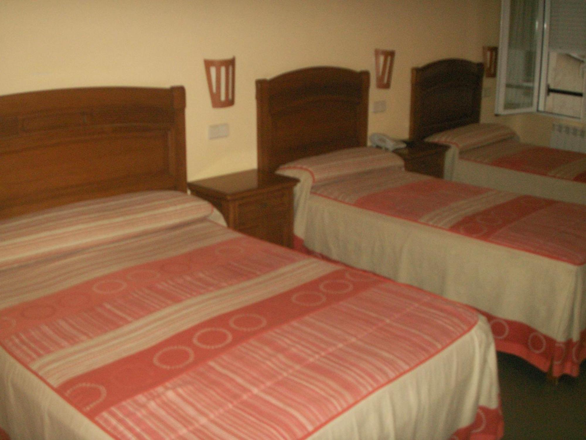 Hostal La Nava Madrid Exterior photo