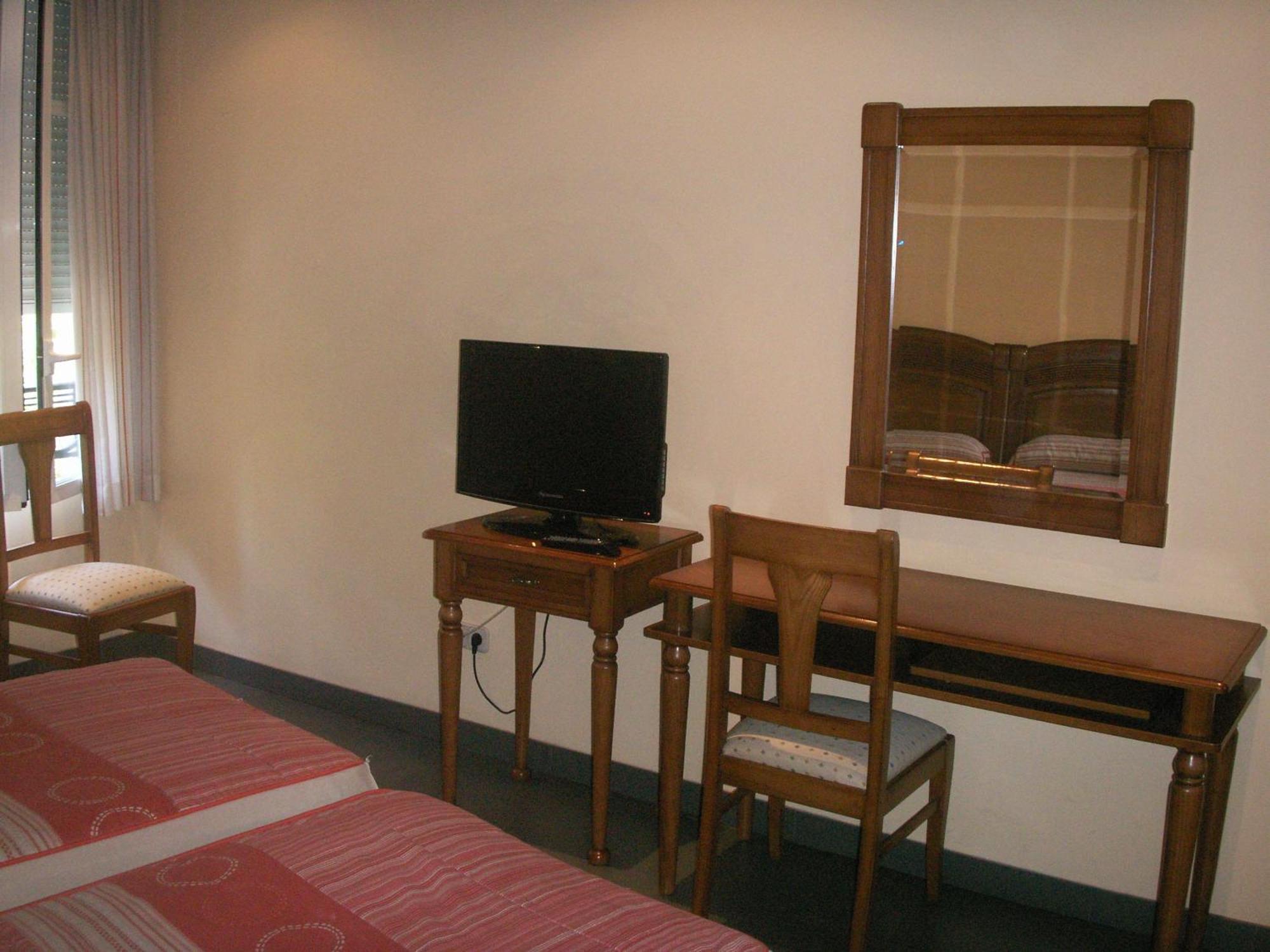 Hostal La Nava Madrid Exterior photo