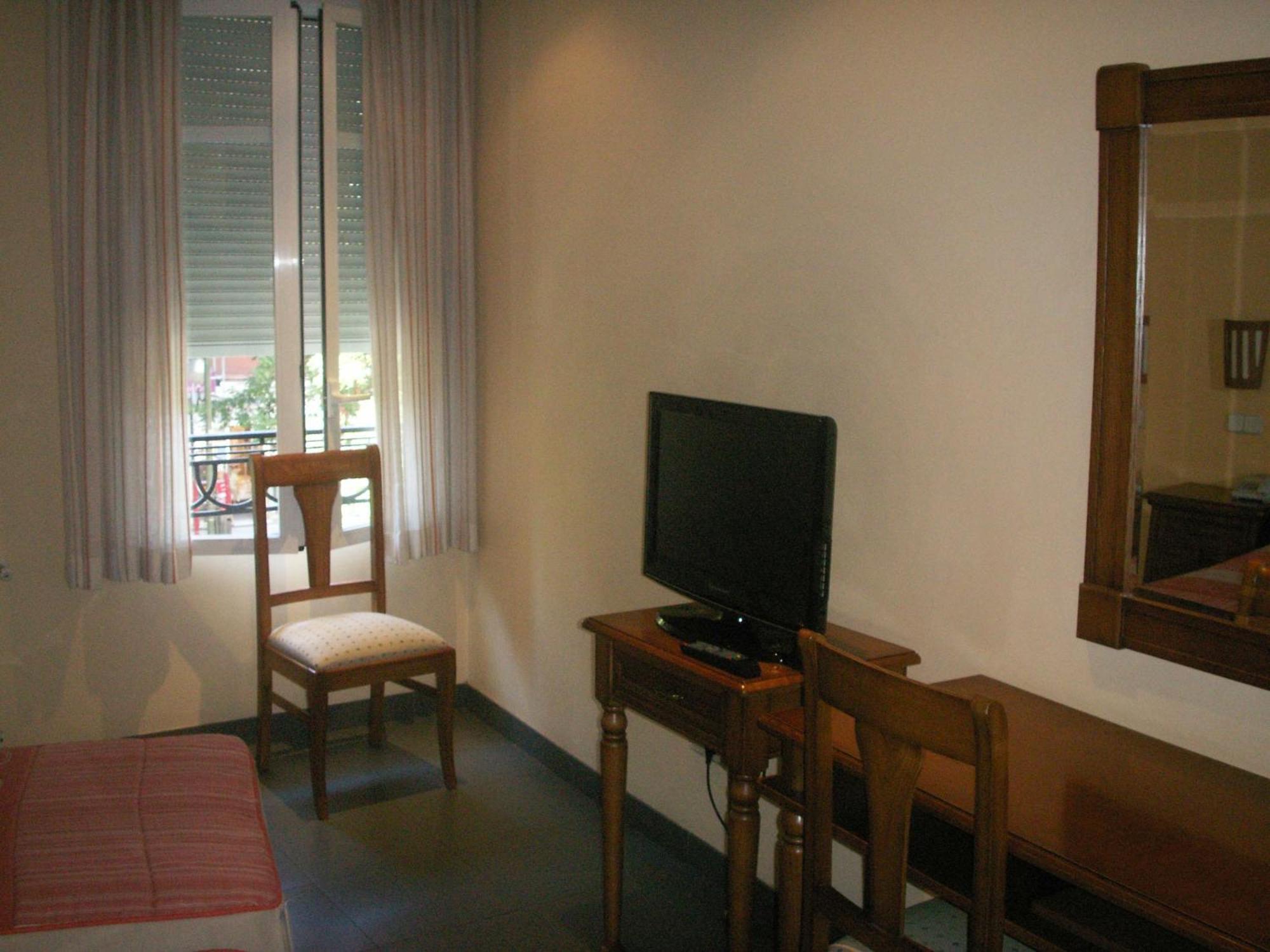 Hostal La Nava Madrid Exterior photo