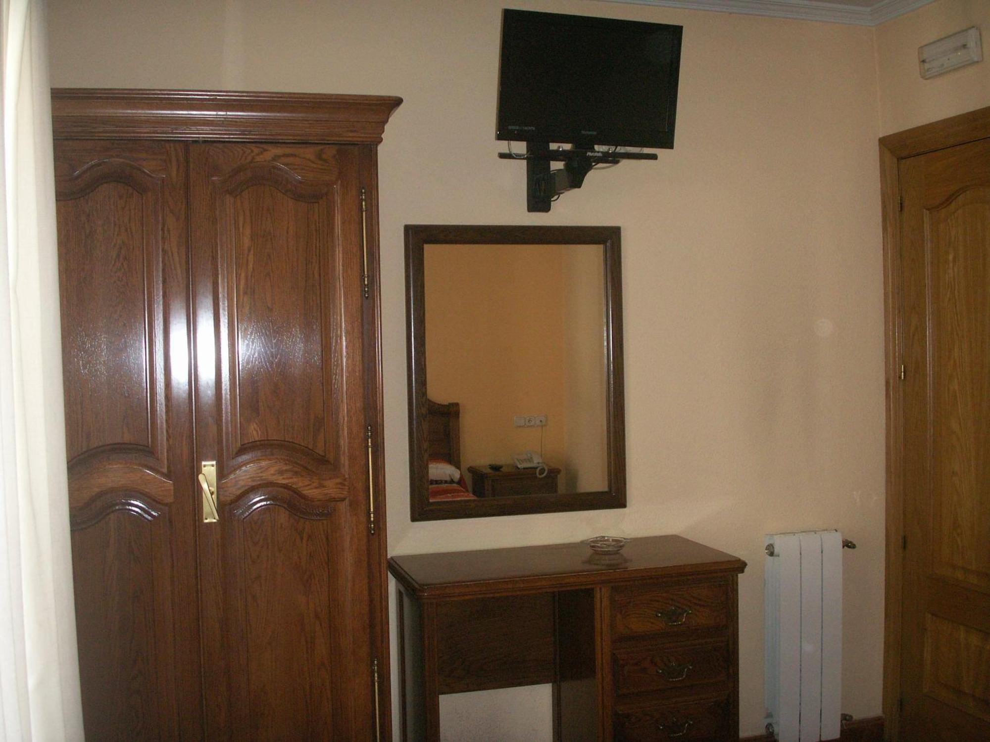 Hostal La Nava Madrid Exterior photo