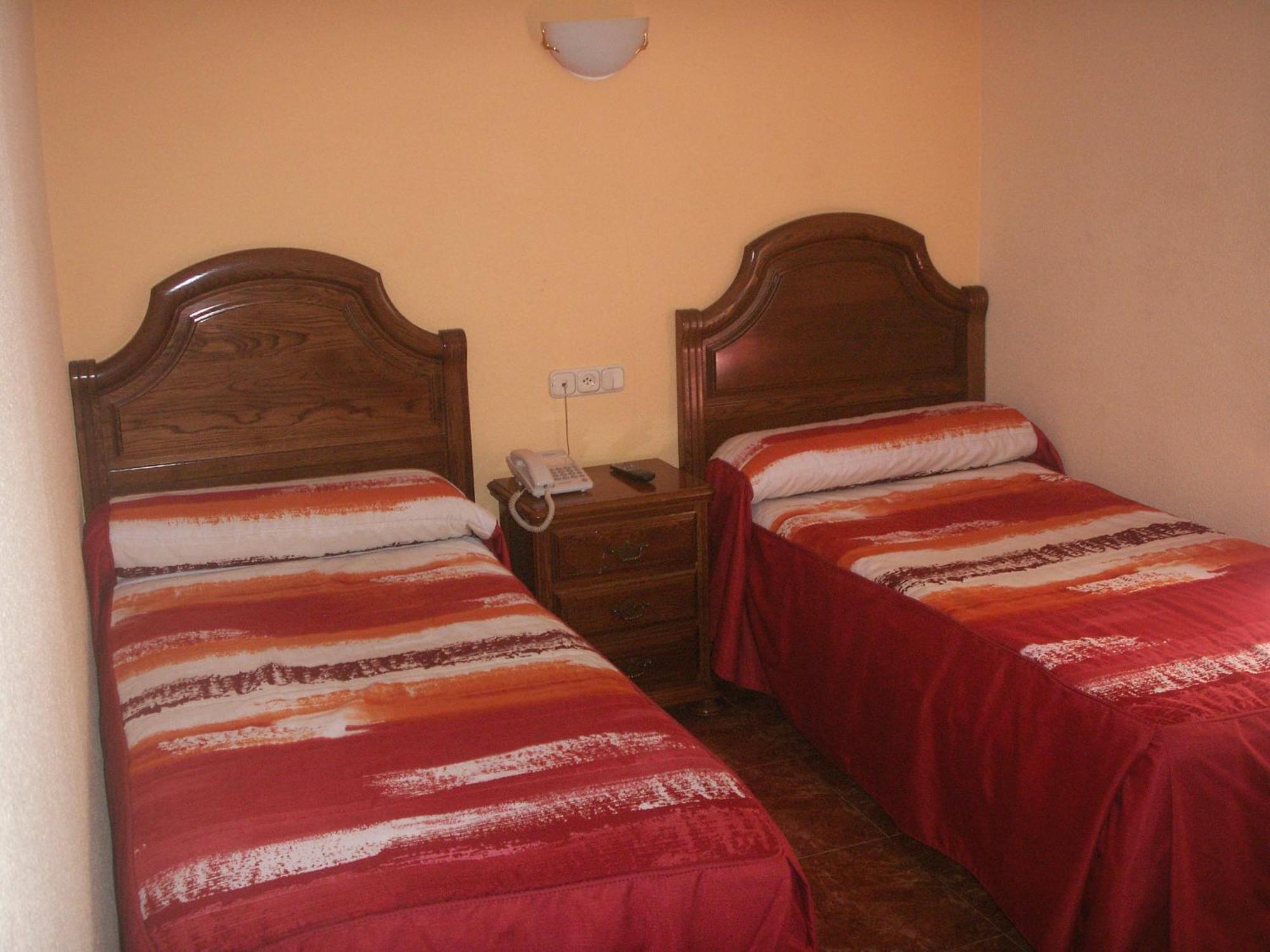 Hostal La Nava Madrid Exterior photo
