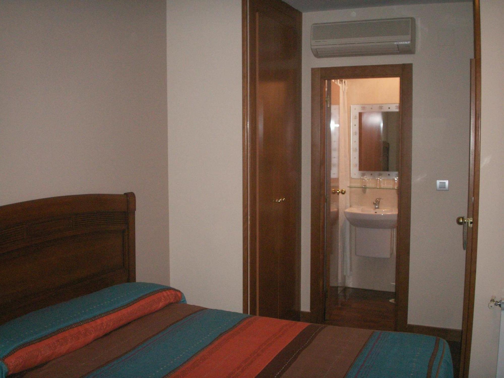 Hostal La Nava Madrid Exterior photo